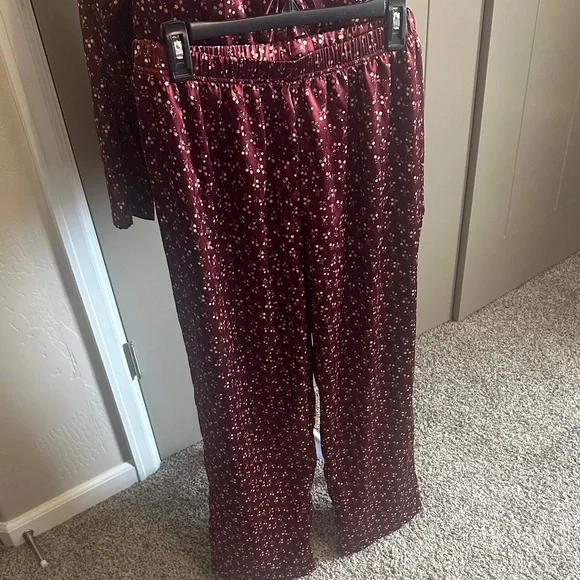 Born Maroon Floral Tie-Front Pajama Top and long pant set. - Picture 5 of 6